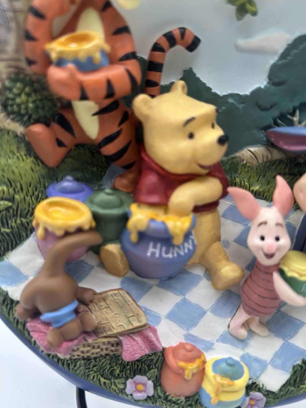 Disney Winnie the Pooh 3D Collector Plate. A Pooh - Ish Sort Of Pinic
